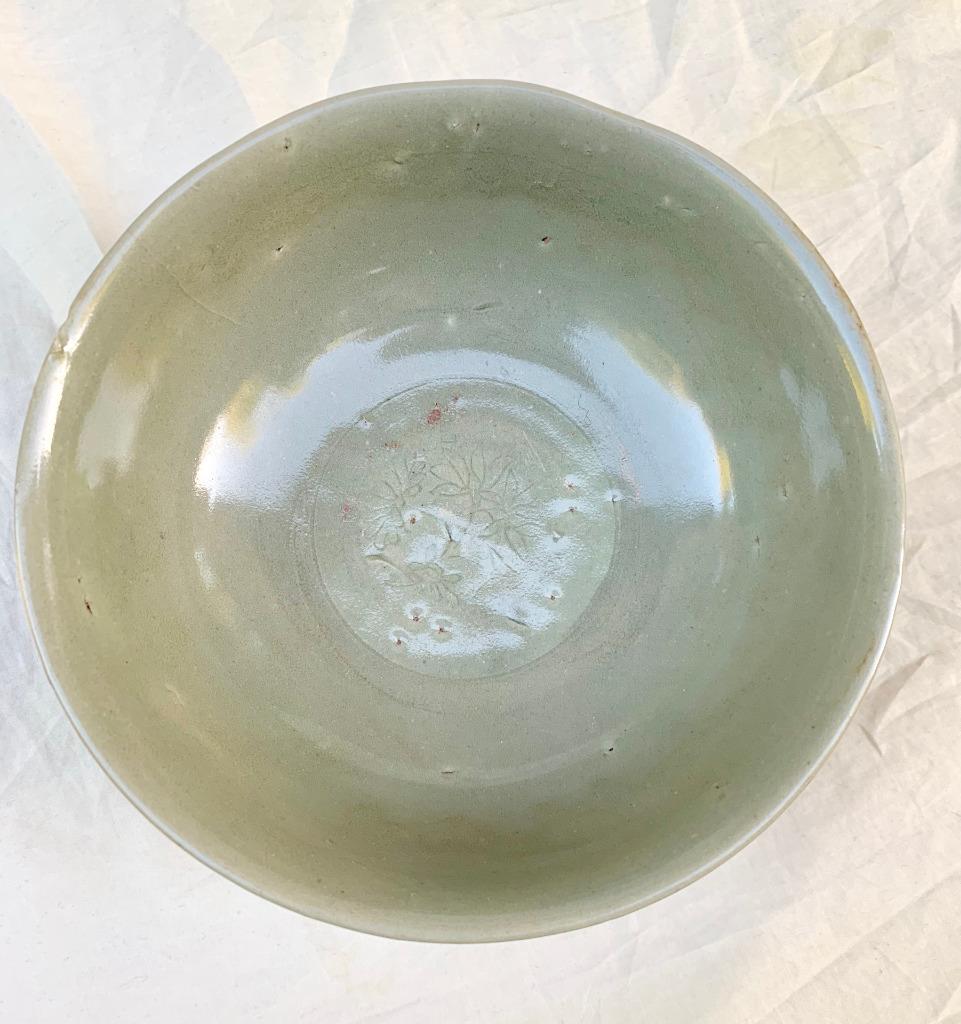 Song/Yuan Dynasty Longquan Celadon Bowl