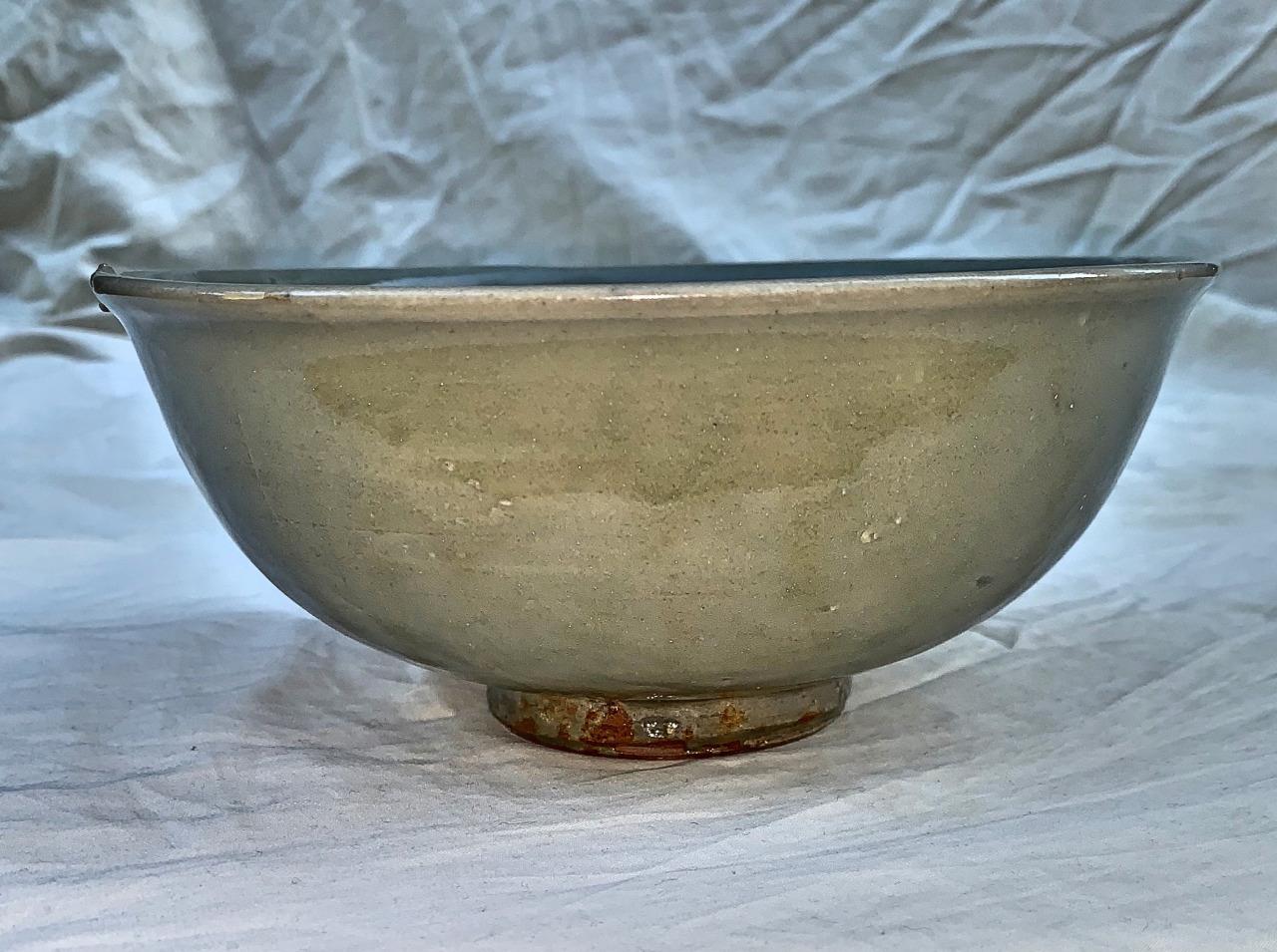 Song/Yuan Dynasty Longquan Celadon Bowl