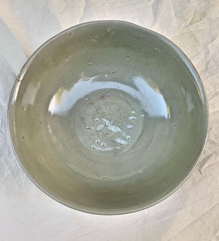Song/Yuan Dynasty Longquan Celadon Bowl