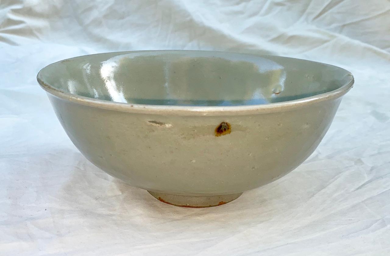 Song/Yuan Dynasty Longquan Celadon Bowl