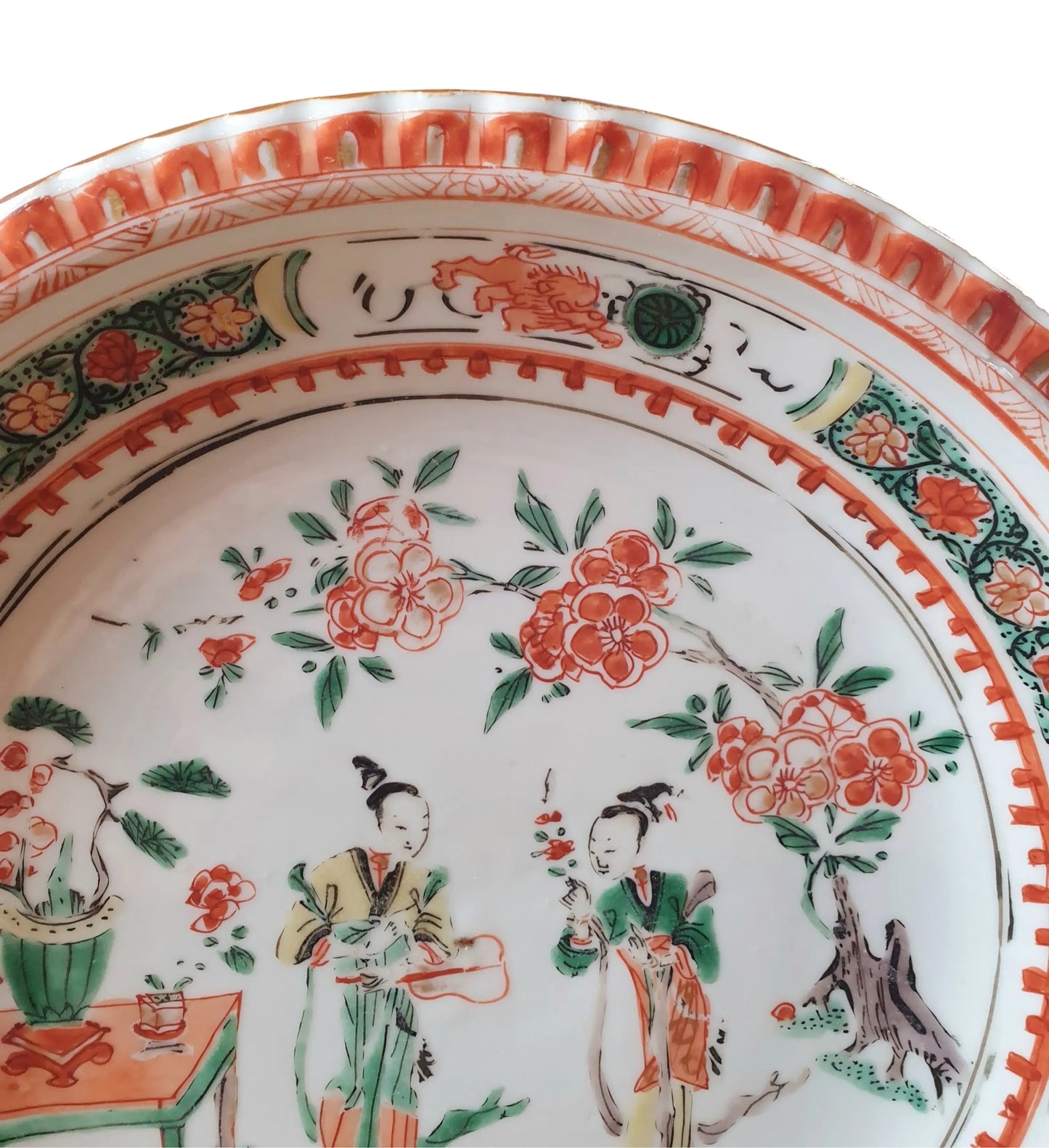 Exquisite Pair of Chinese Kangxi Famille Verte Pie Crust Plates (1661–1722)