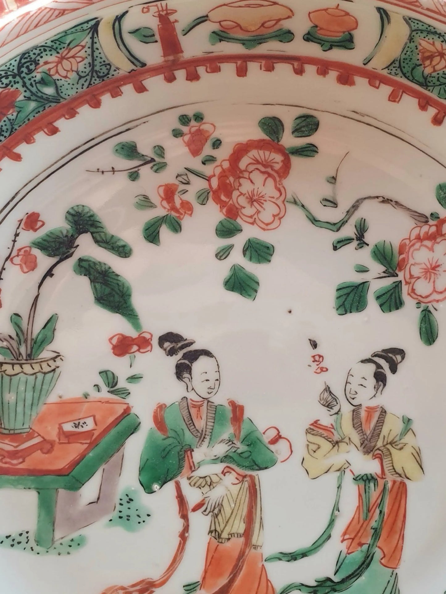 Exquisite Pair of Chinese Kangxi Famille Verte Pie Crust Plates (1661–1722)