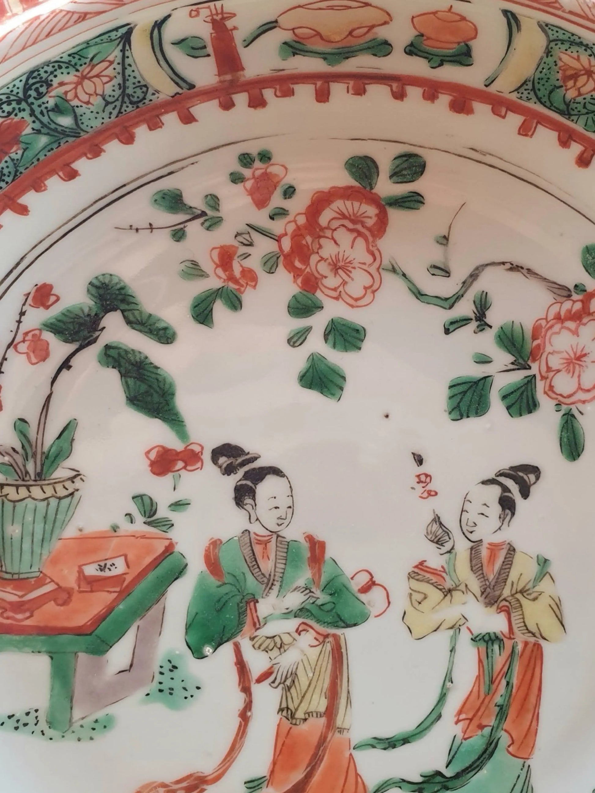 Exquisite Pair of Chinese Kangxi Famille Verte Pie Crust Plates (1661–1722)
