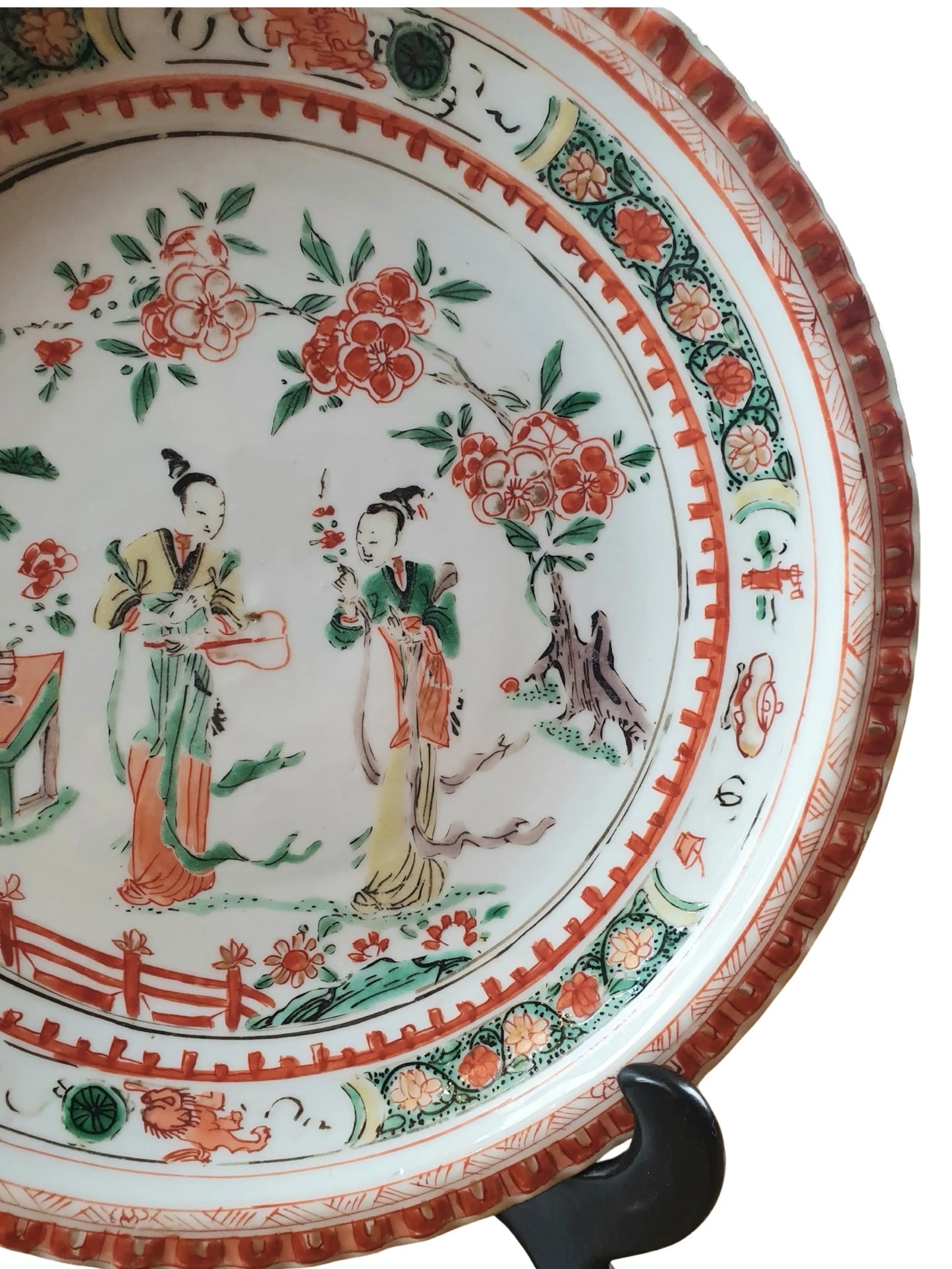 Exquisite Pair of Chinese Kangxi Famille Verte Pie Crust Plates (1661–1722)
